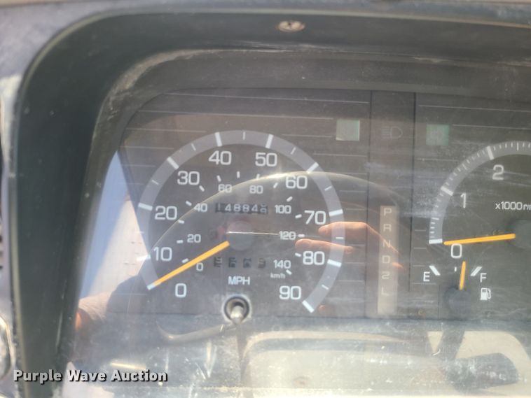 image for item MO9885 1998 Mitsubishi Fuso FE  box truck