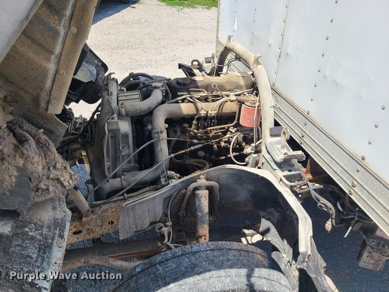 image for item MO9885 1998 Mitsubishi Fuso FE  box truck