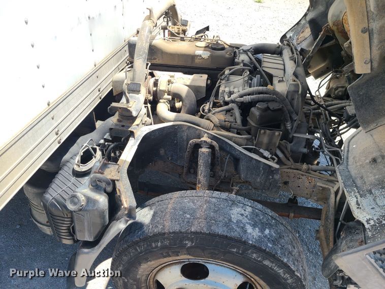 image for item MO9885 1998 Mitsubishi Fuso FE  box truck