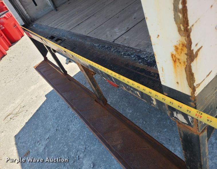 image for item MO9885 1998 Mitsubishi Fuso FE  box truck