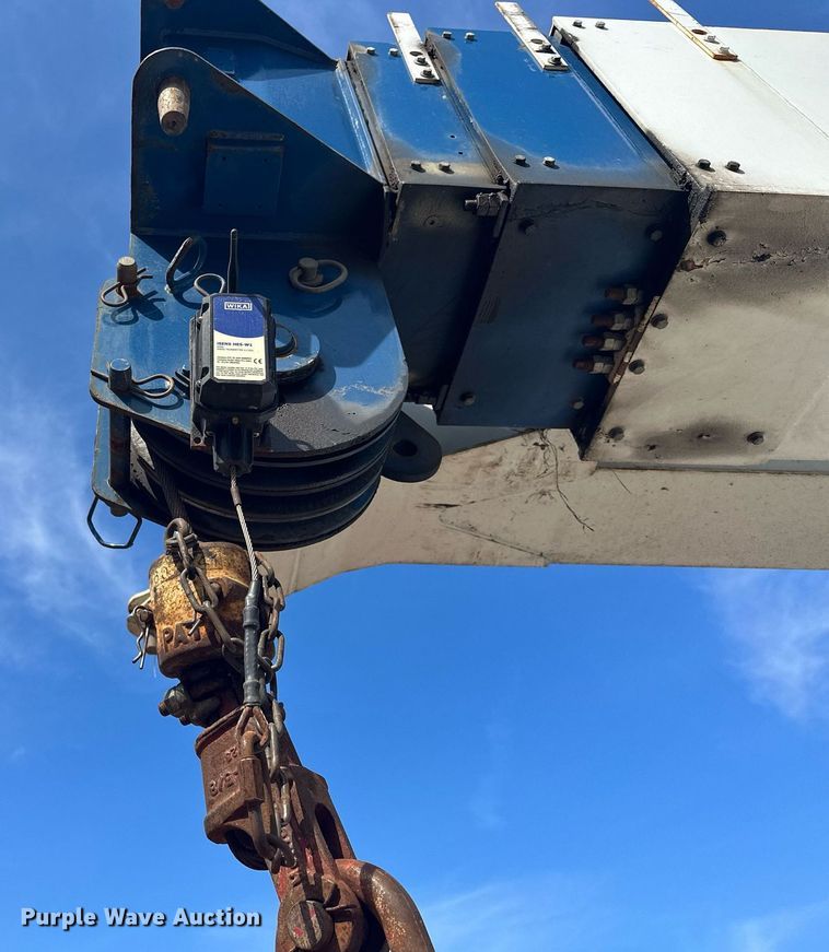 image for item MQ9442 2005 Sterling  crane truck