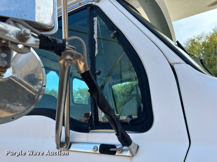 image for item MQ9442 2005 Sterling  crane truck