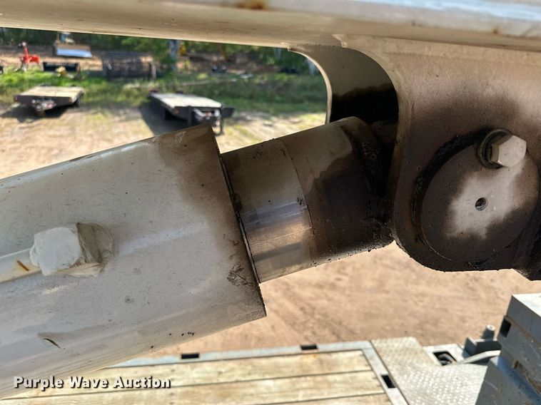 image for item MQ9442 2005 Sterling  crane truck