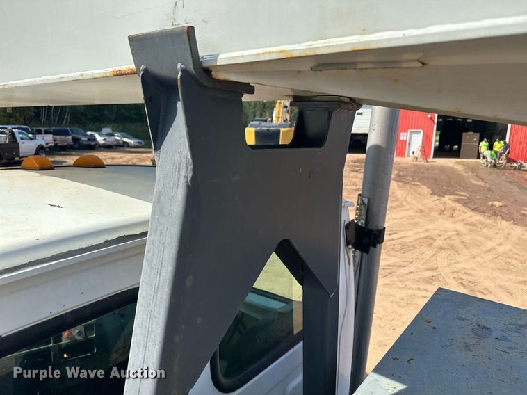 image for item MQ9442 2005 Sterling  crane truck