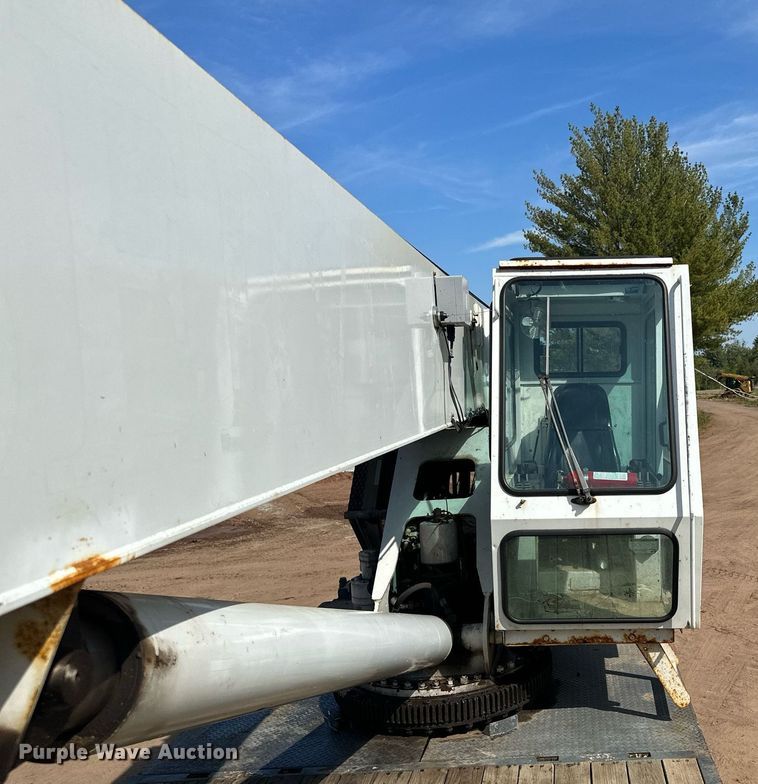 image for item MQ9442 2005 Sterling  crane truck