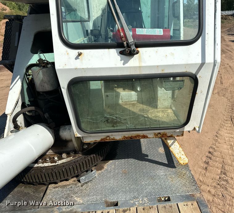 image for item MQ9442 2005 Sterling  crane truck