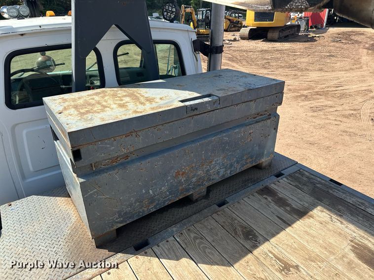 image for item MQ9442 2005 Sterling  crane truck