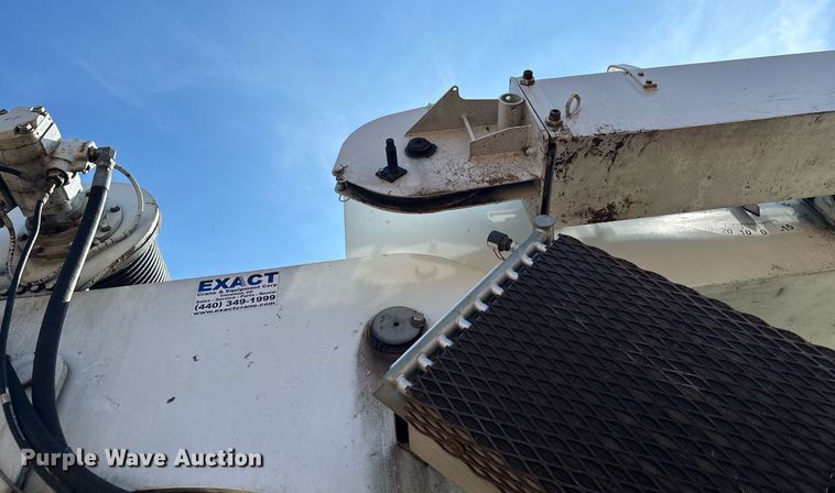 image for item MQ9442 2005 Sterling  crane truck