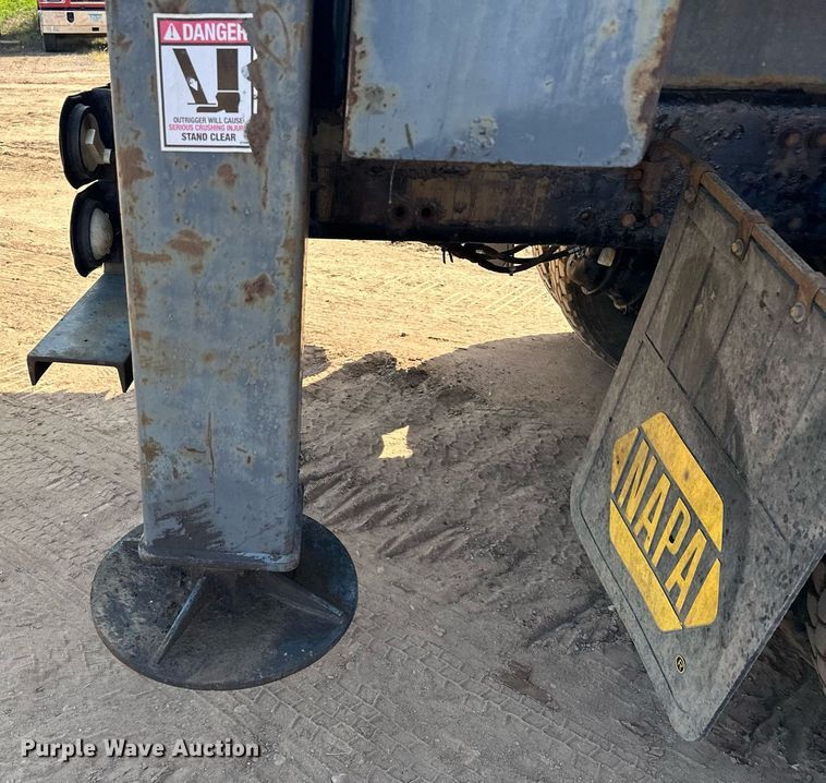 image for item MQ9442 2005 Sterling  crane truck