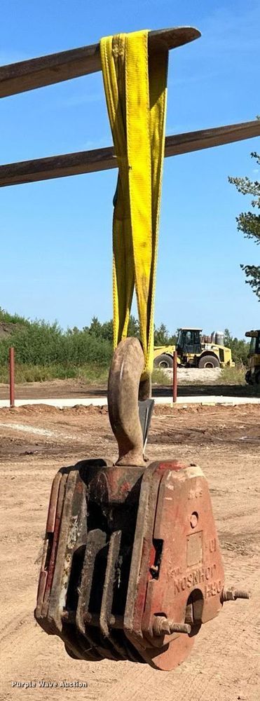 image for item MQ9442 2005 Sterling  crane truck