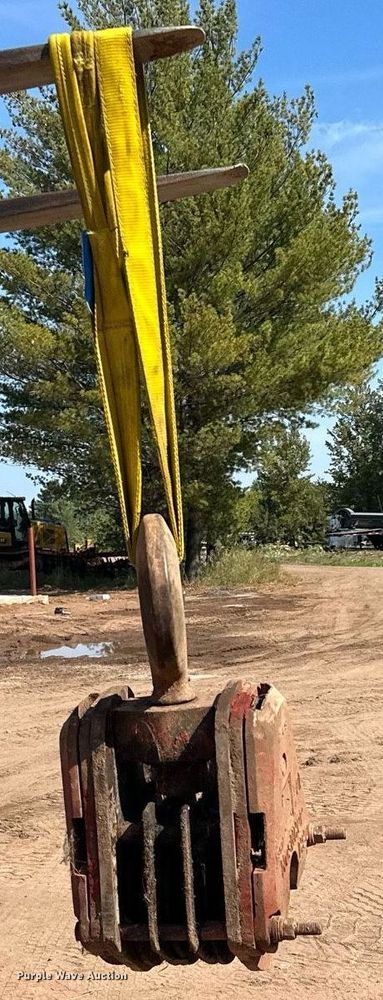 image for item MQ9442 2005 Sterling  crane truck