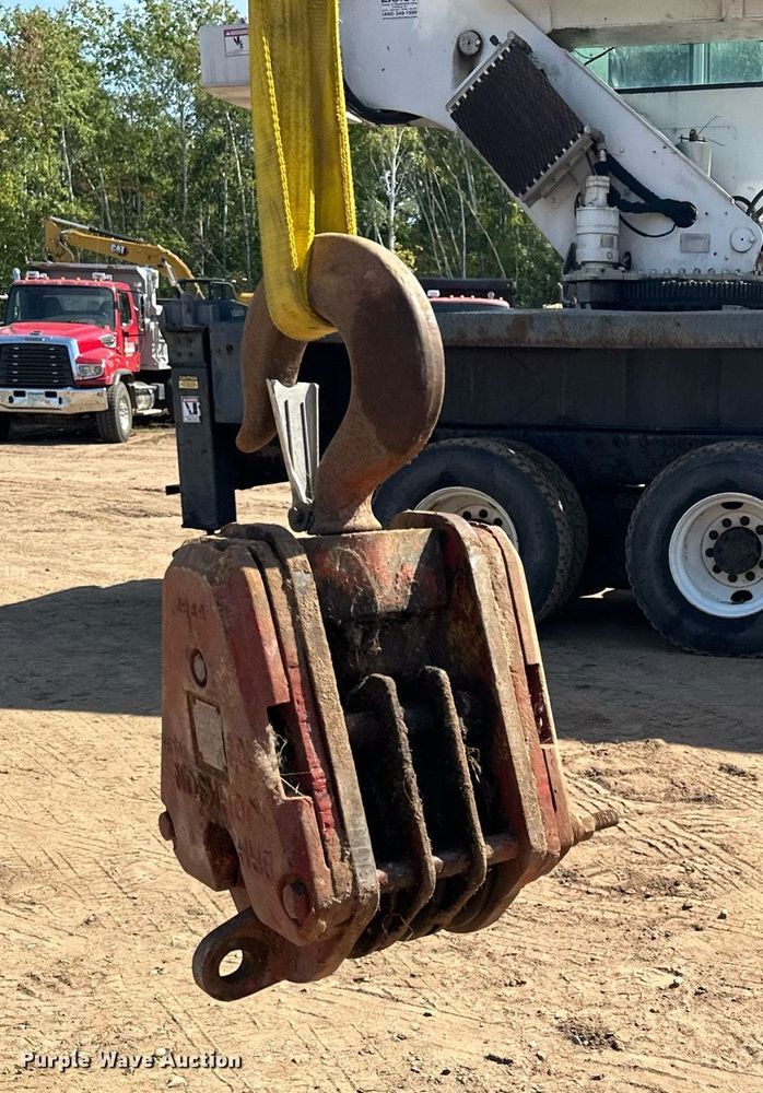 image for item MQ9442 2005 Sterling  crane truck