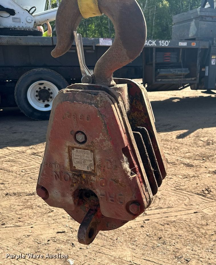 image for item MQ9442 2005 Sterling  crane truck