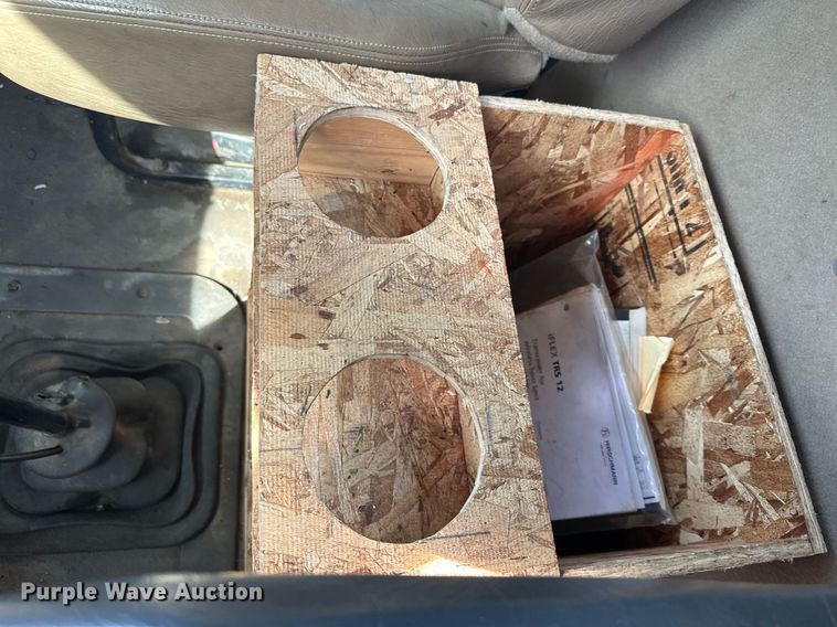 image for item MQ9442 2005 Sterling  crane truck