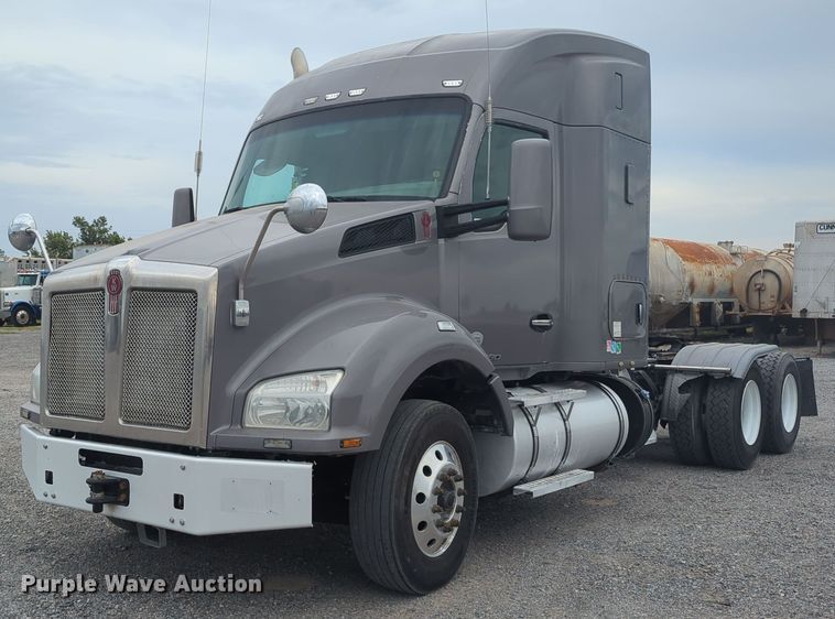 image for item MX9444 2015 Kenworth T880  semi truck