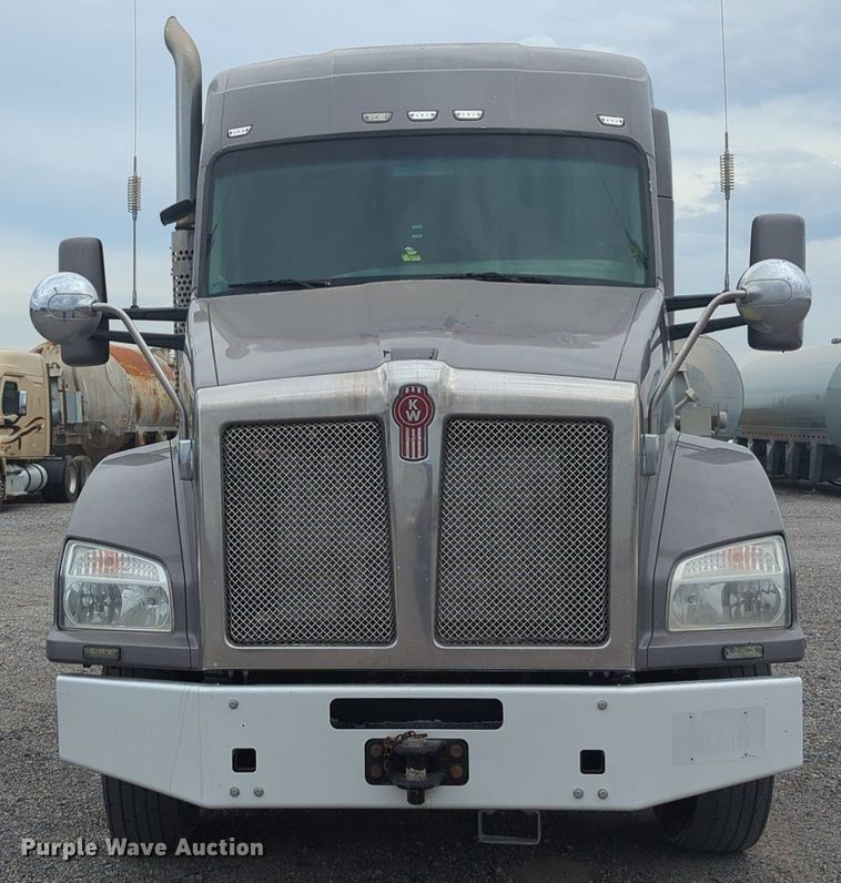 image for item MX9444 2015 Kenworth T880  semi truck
