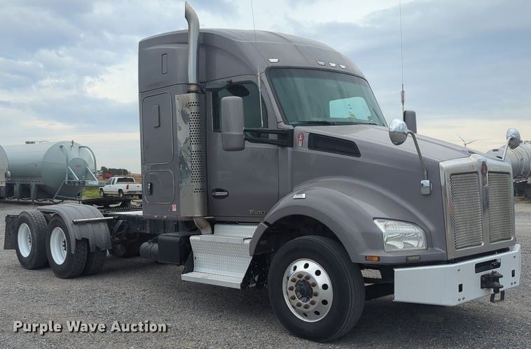 image for item MX9444 2015 Kenworth T880  semi truck