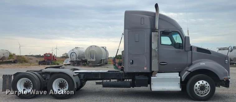 image for item MX9444 2015 Kenworth T880  semi truck