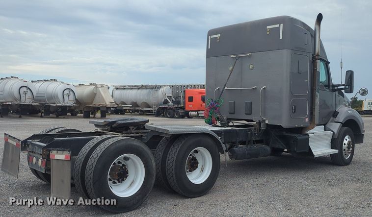 image for item MX9444 2015 Kenworth T880  semi truck