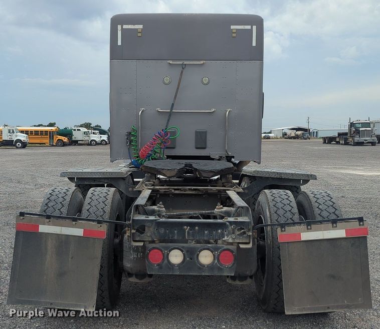 image for item MX9444 2015 Kenworth T880  semi truck