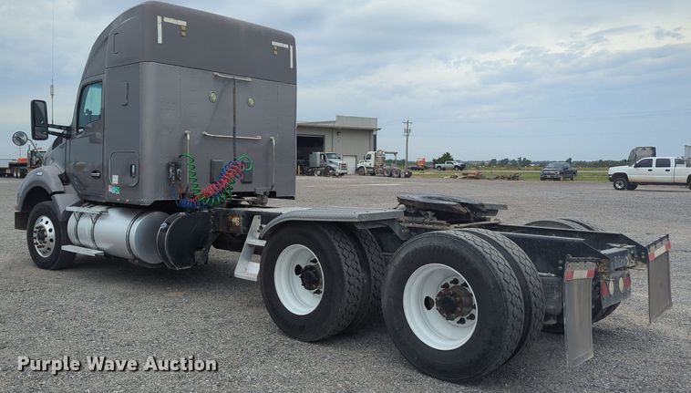 image for item MX9444 2015 Kenworth T880  semi truck