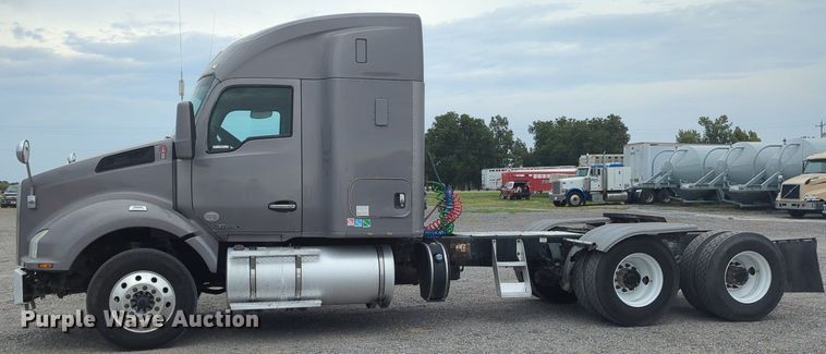 image for item MX9444 2015 Kenworth T880  semi truck