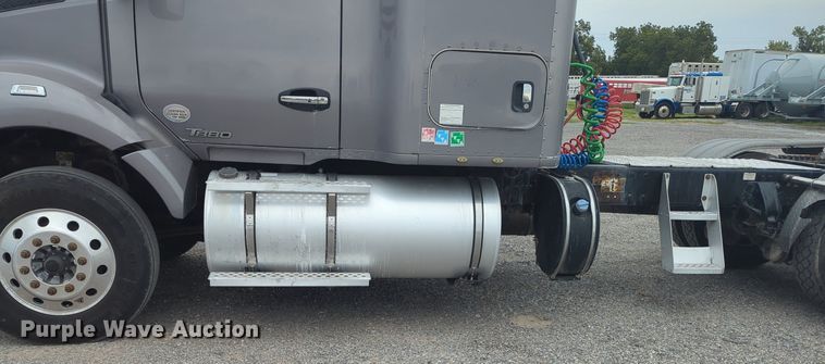 image for item MX9444 2015 Kenworth T880  semi truck