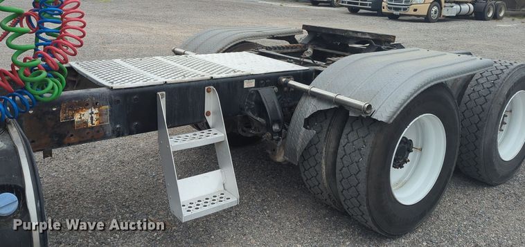 image for item MX9444 2015 Kenworth T880  semi truck