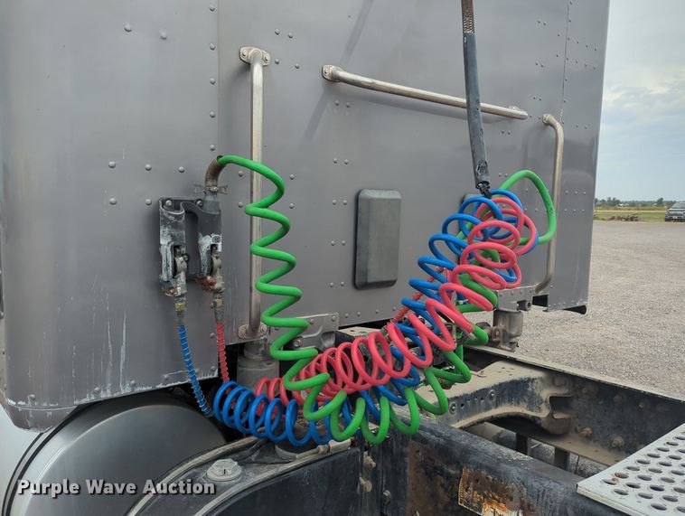 image for item MX9444 2015 Kenworth T880  semi truck