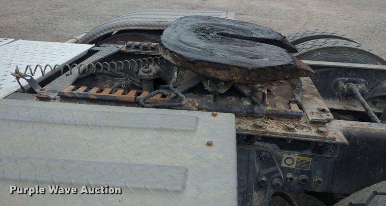 image for item MX9444 2015 Kenworth T880  semi truck