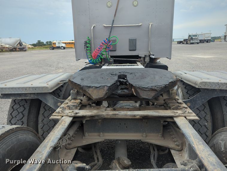 image for item MX9444 2015 Kenworth T880  semi truck