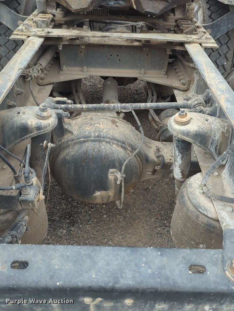 image for item MX9444 2015 Kenworth T880  semi truck