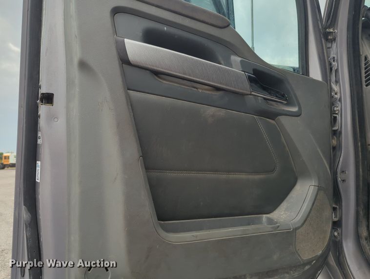 image for item MX9444 2015 Kenworth T880  semi truck