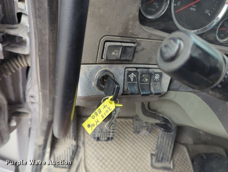 image for item MX9444 2015 Kenworth T880  semi truck