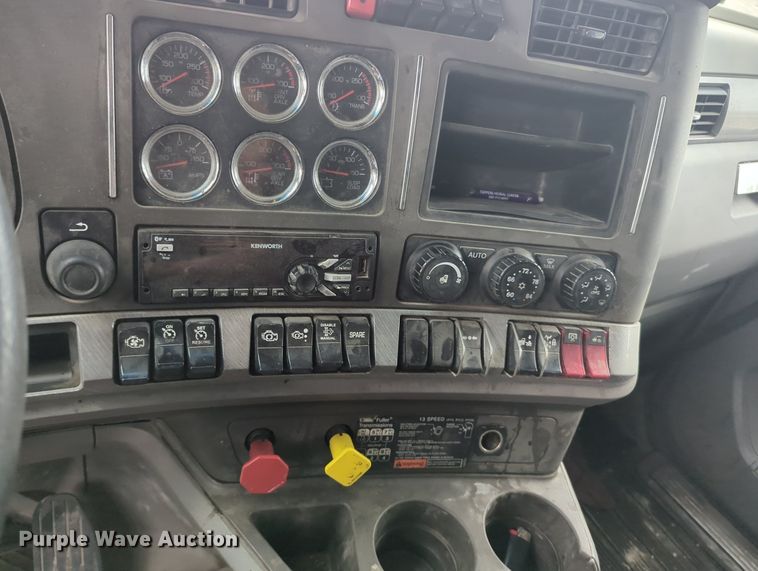 image for item MX9444 2015 Kenworth T880  semi truck