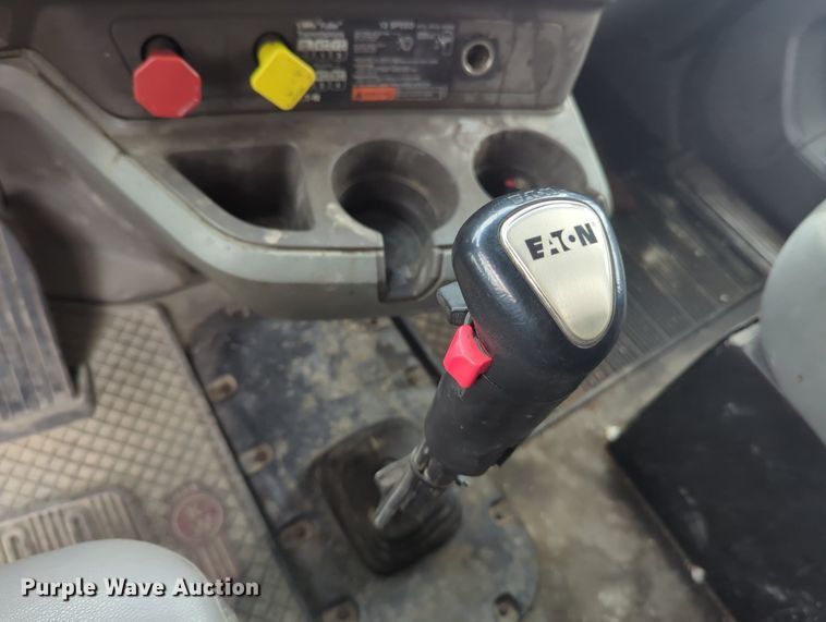 image for item MX9444 2015 Kenworth T880  semi truck