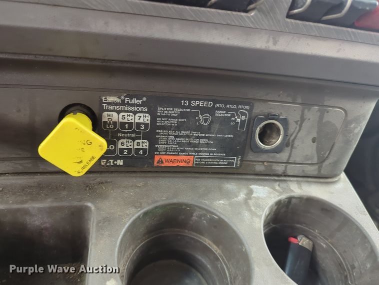 image for item MX9444 2015 Kenworth T880  semi truck