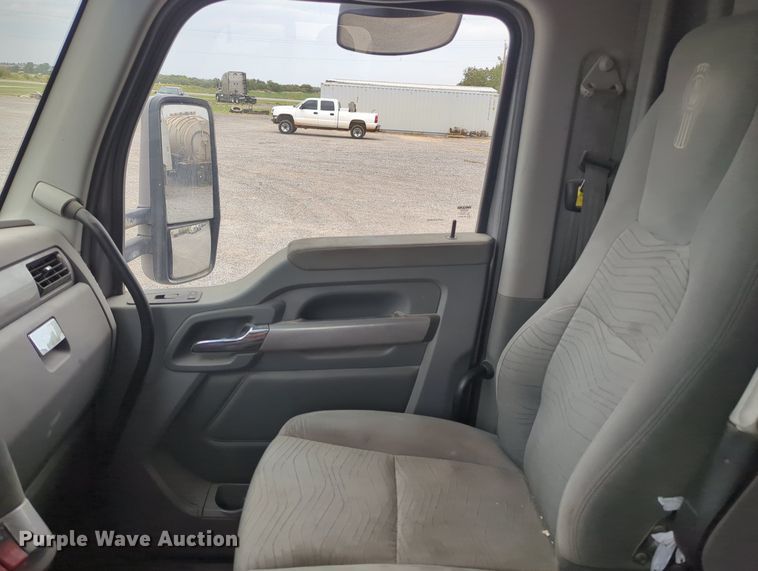 image for item MX9444 2015 Kenworth T880  semi truck