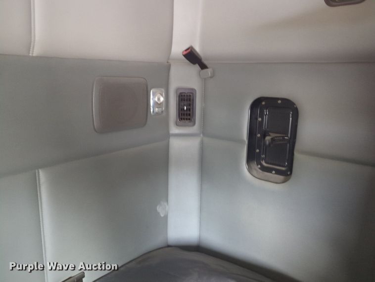 image for item MX9444 2015 Kenworth T880  semi truck