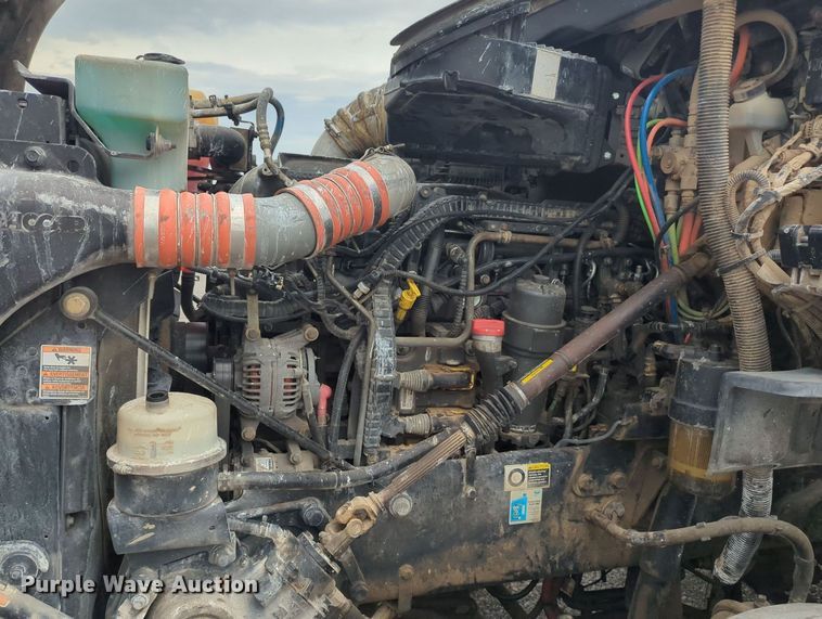 image for item MX9444 2015 Kenworth T880  semi truck