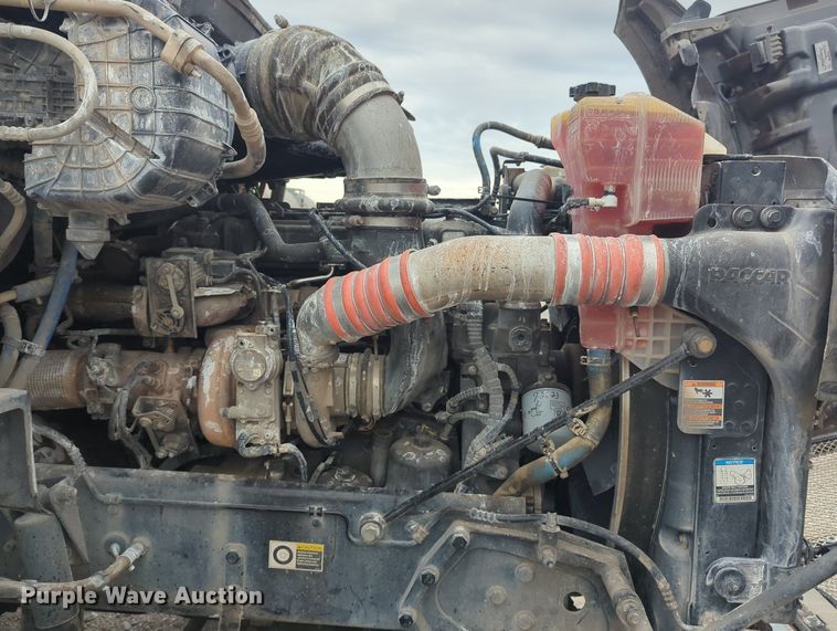 image for item MX9444 2015 Kenworth T880  semi truck