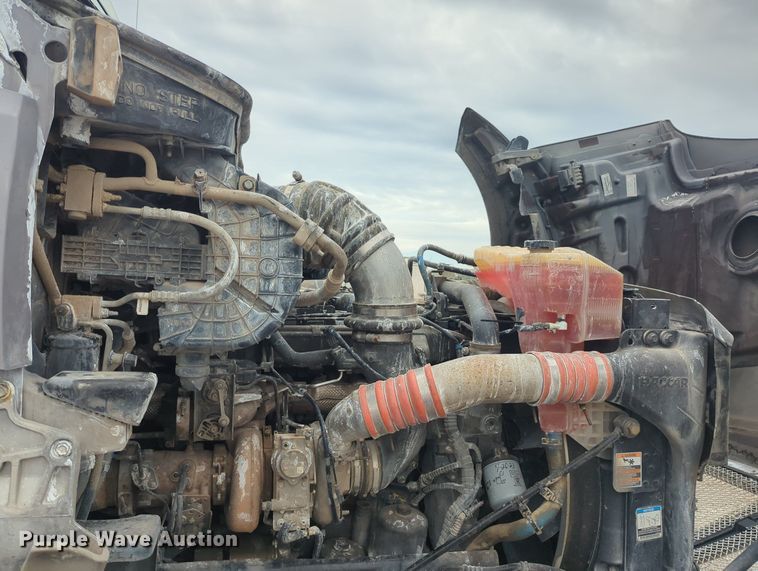image for item MX9444 2015 Kenworth T880  semi truck