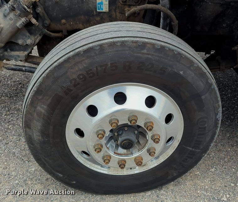 image for item MX9444 2015 Kenworth T880  semi truck