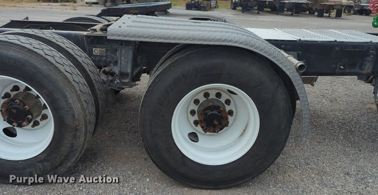 image for item MX9444 2015 Kenworth T880  semi truck