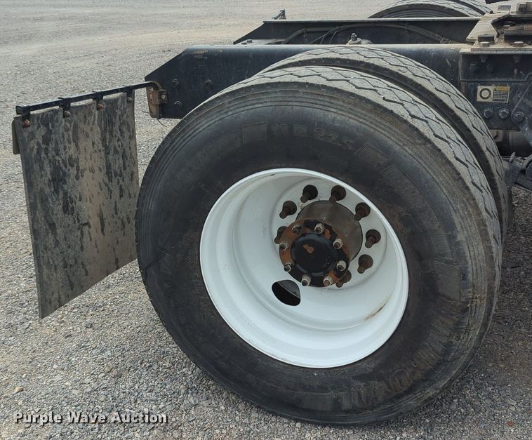 image for item MX9444 2015 Kenworth T880  semi truck