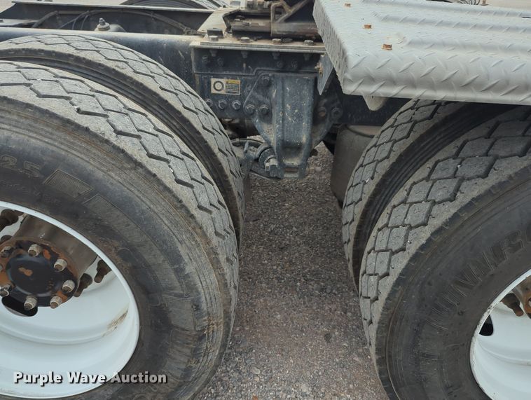 image for item MX9444 2015 Kenworth T880  semi truck