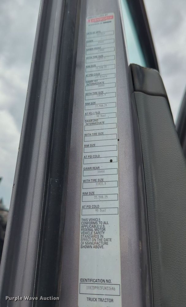 image for item MX9444 2015 Kenworth T880  semi truck