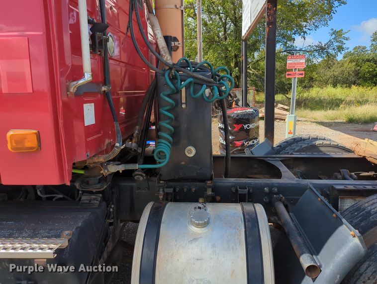 image for item MX9456 2007 Volvo VNM  semi truck