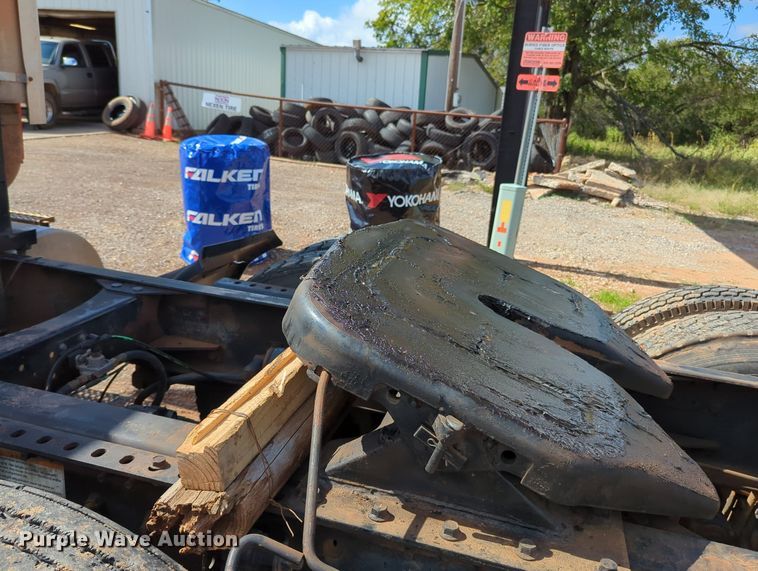 image for item MX9456 2007 Volvo VNM  semi truck