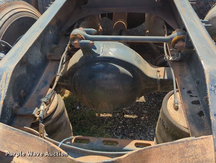 image for item MX9456 2007 Volvo VNM  semi truck